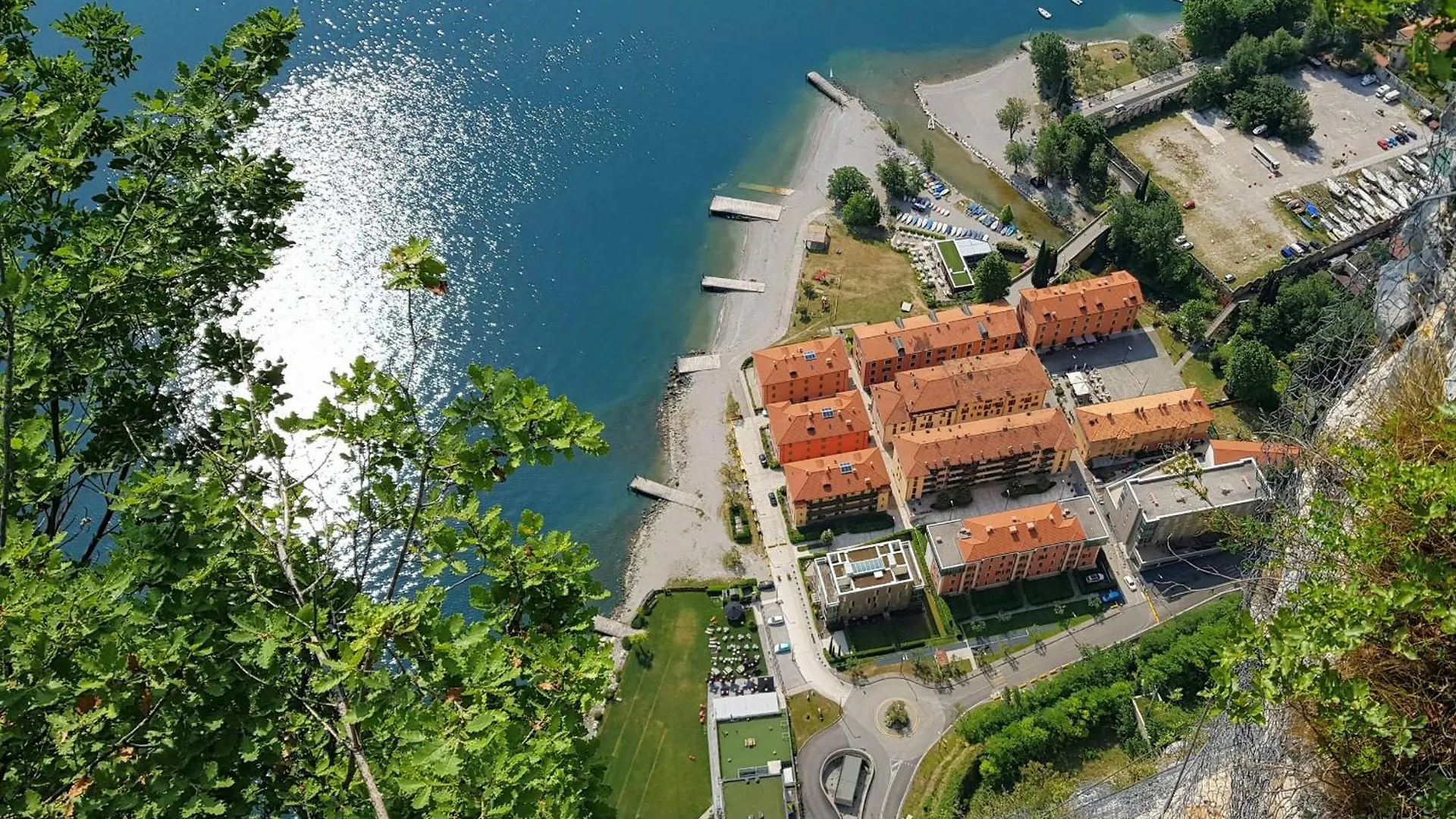 Kontakt z Campione - Garda Wind Apartment 2 Bedrooms